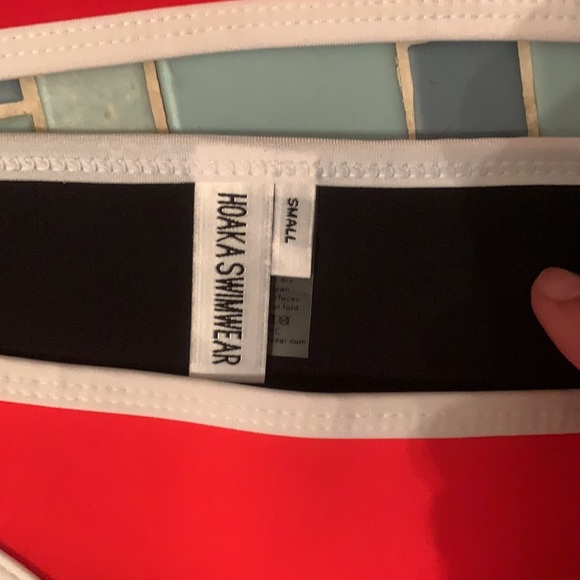 Red hoaka swimsuit - Picture 2 of 3